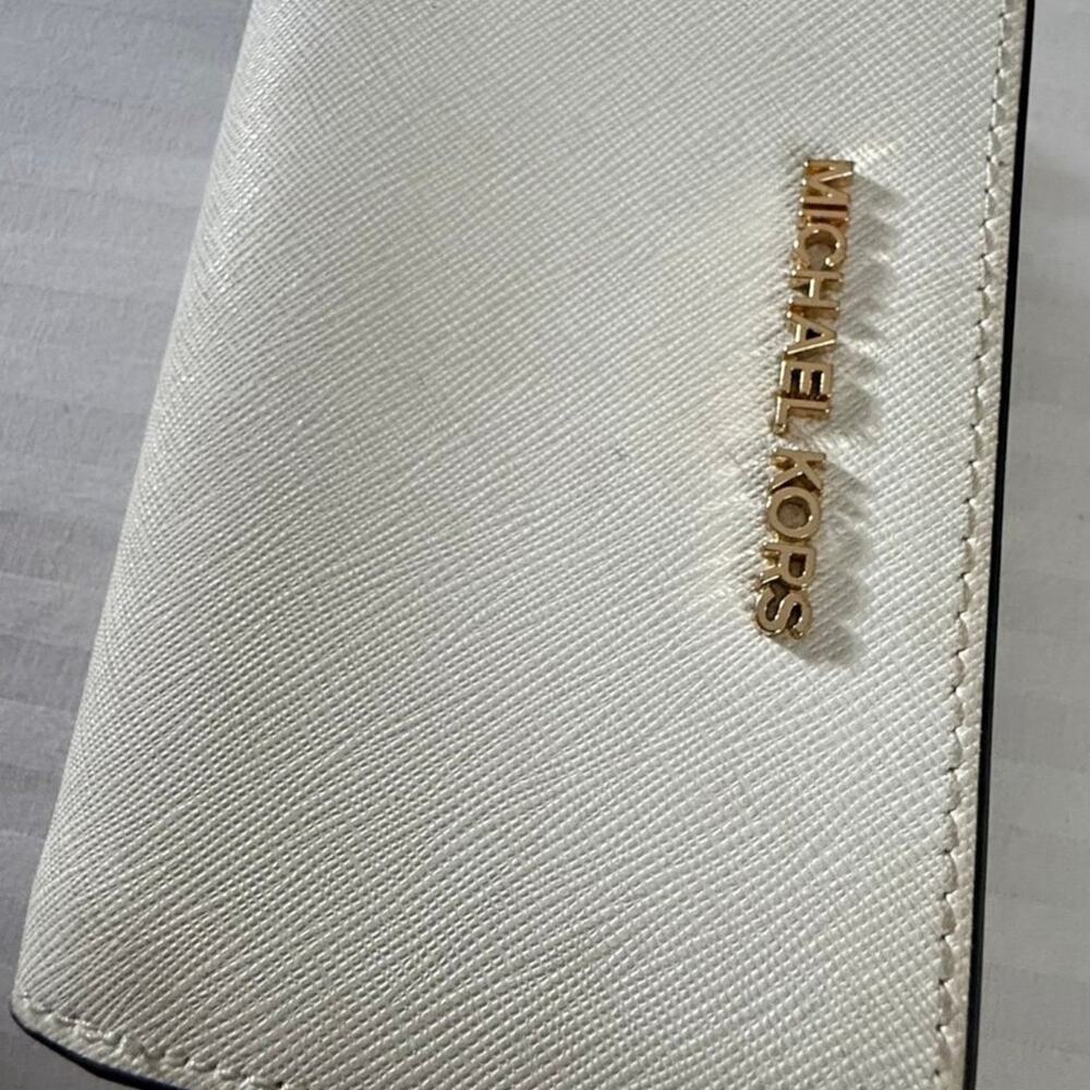Michael Kors Jet Set Travel Large Trifold Wallet.